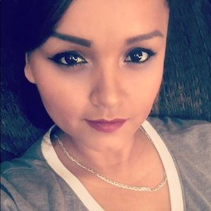 Meet your Posher, Claudia